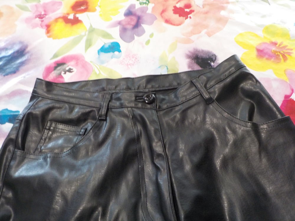 PANTALON NOIR IMITATION CUIR BLANCHE PORTE T38 Vtements