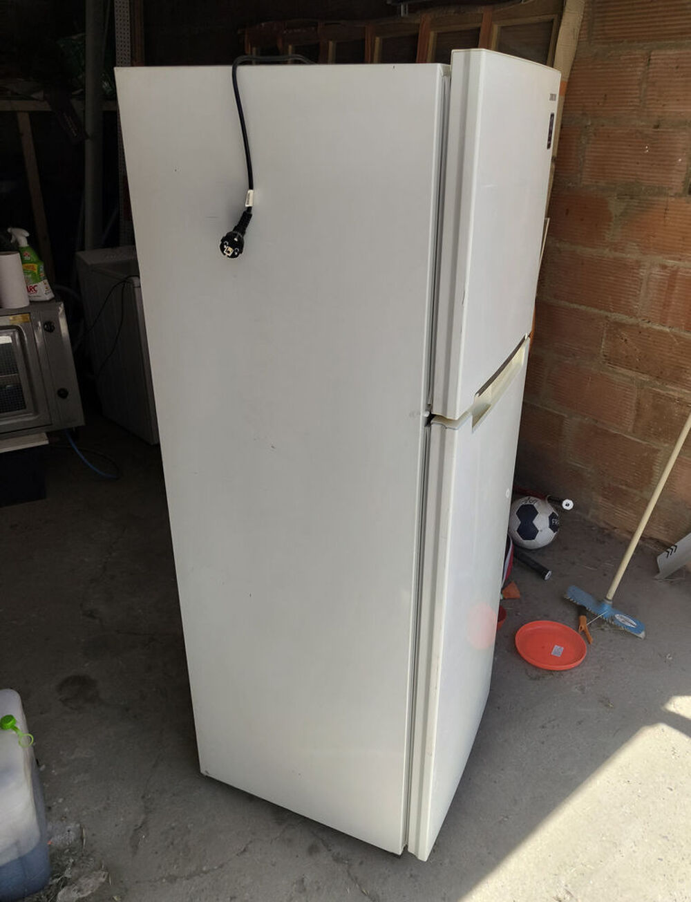 R&eacute;frig&eacute;rateur cong&eacute;lateur 
SAMSUNG 
Model RT25FARADWW-EF Electroménager