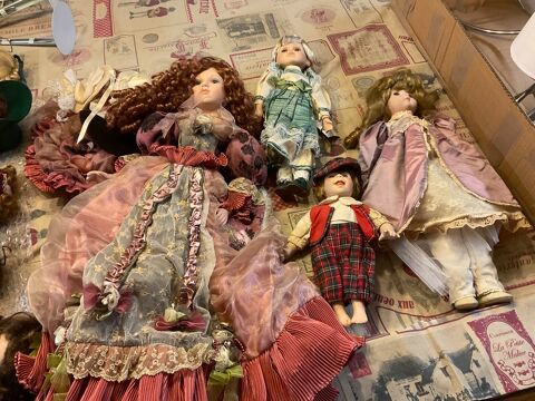un lot de poupées en porcelaine 0 Sérignan (34)
