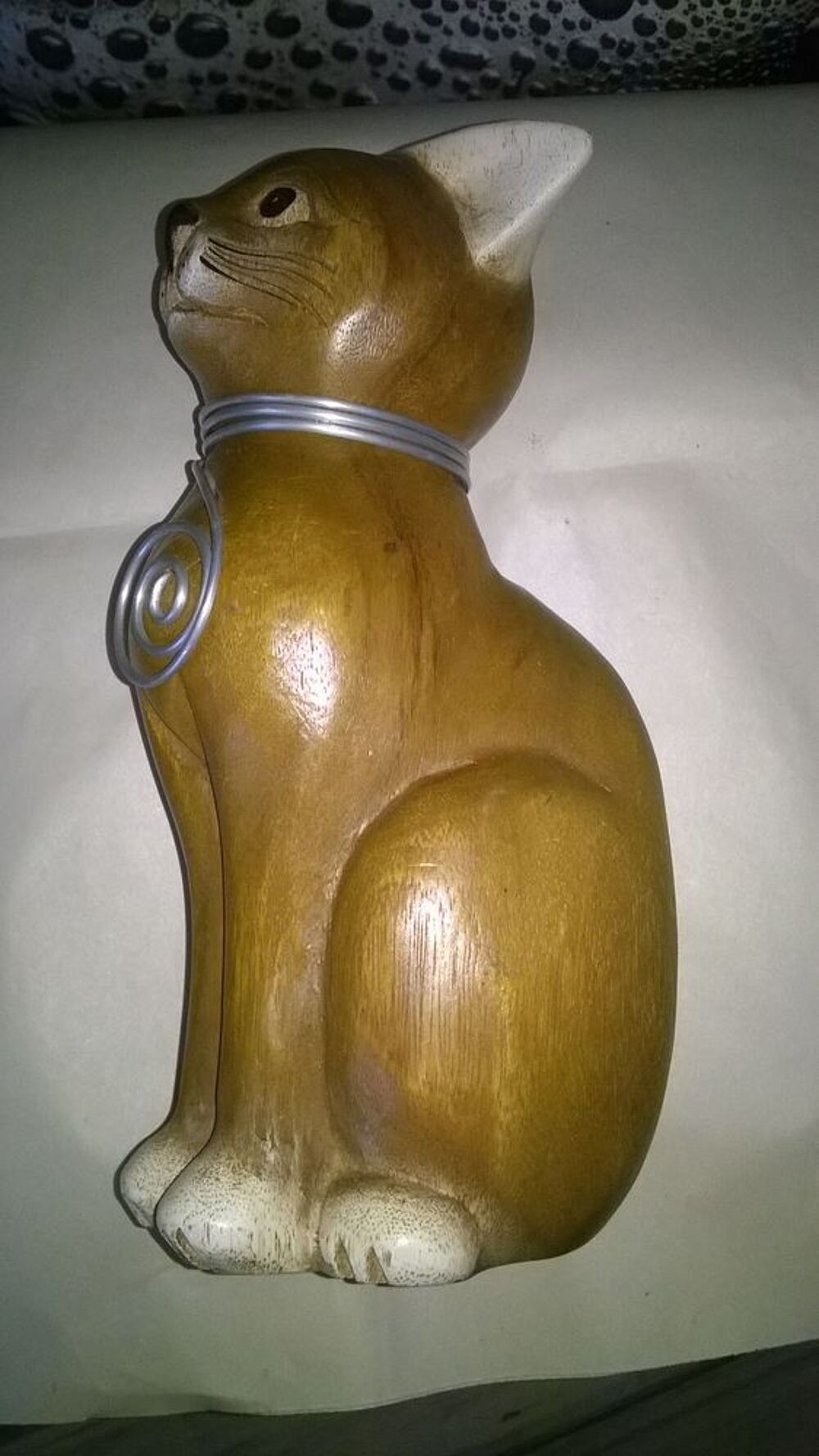 Statue chats sculpt&eacute;
Excellent etat
En Bois
30 cm de haut Décoration