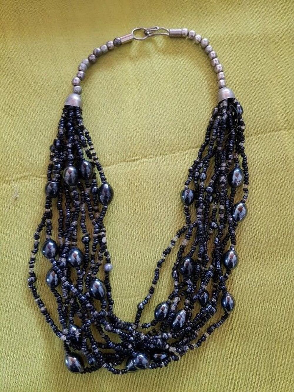 Collier perles noires multi brin tres bon etat 47 cm de long Bijoux et montres
