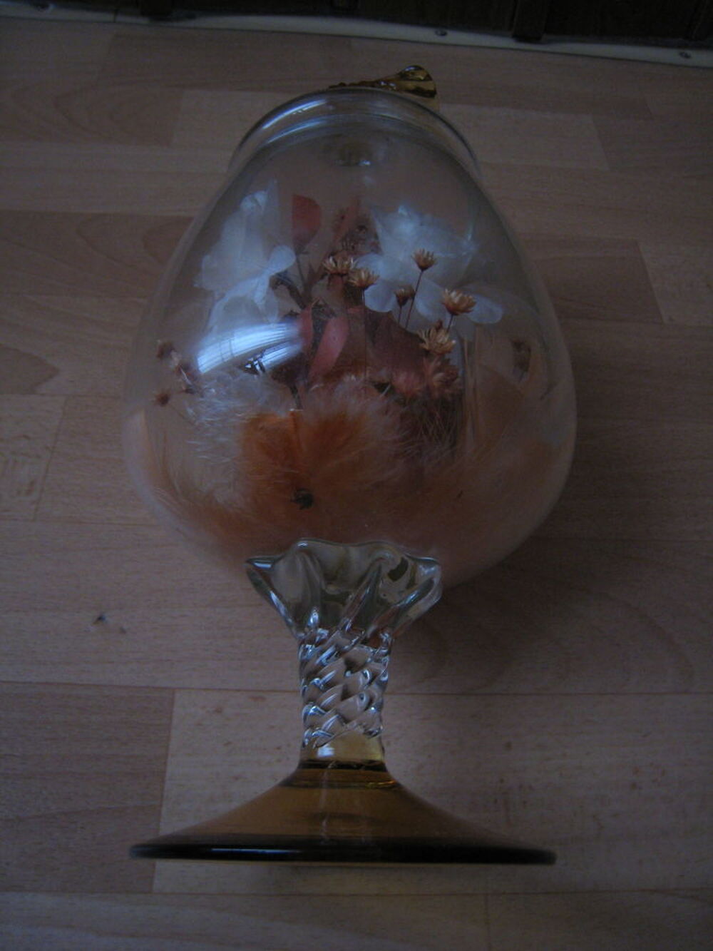 Vase en verre ferm&eacute; avec fleurs - (NH78) Décoration