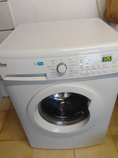 Machine a laver Faure 1400 tr / Mn en super �tat 150 Briey (54)