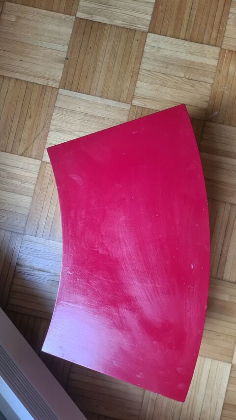 Etag�re rouge 5 Paris 19 (75)