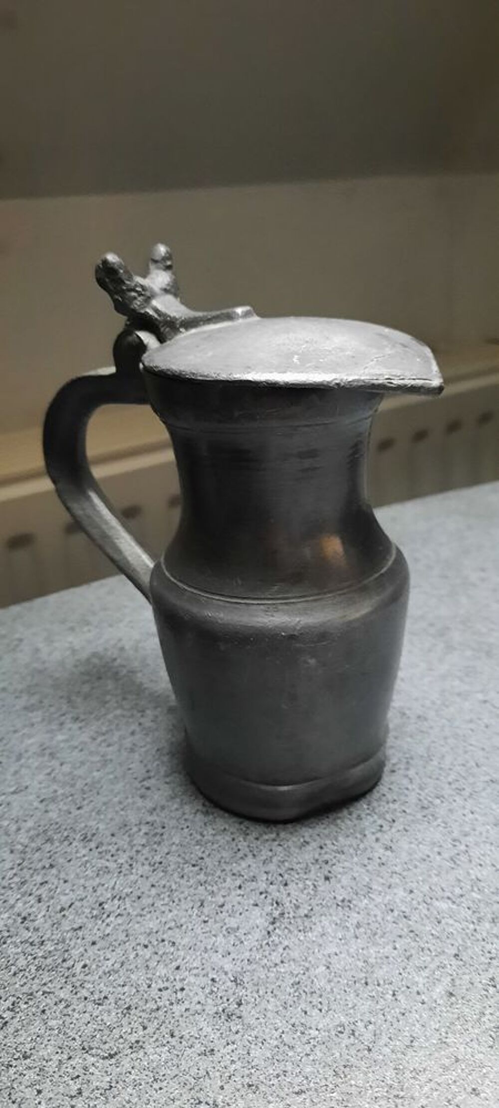 ancien pichet en &eacute;tain 