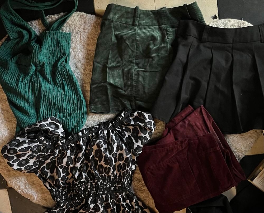 Lot 40 pi&egrave;ces de v&ecirc;tements quasi neuf V�tements