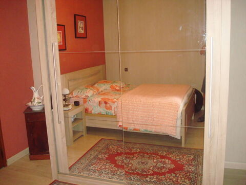 Chambre style moderne:
800 Lacourt-Saint-Pierre (82)