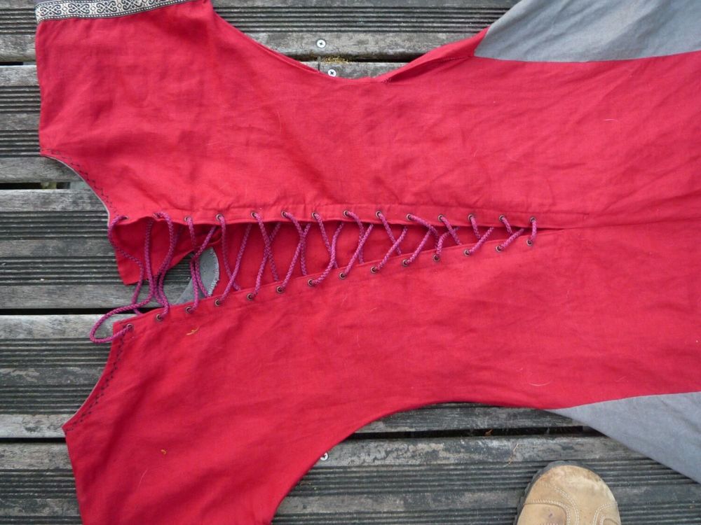 Robe m&eacute;di&eacute;vale Vêtements