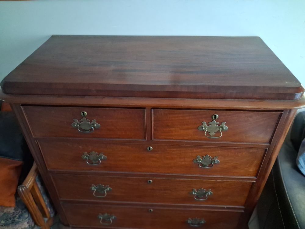 Superbe commode XIX&egrave;me si&egrave;cle en acajou Meubles