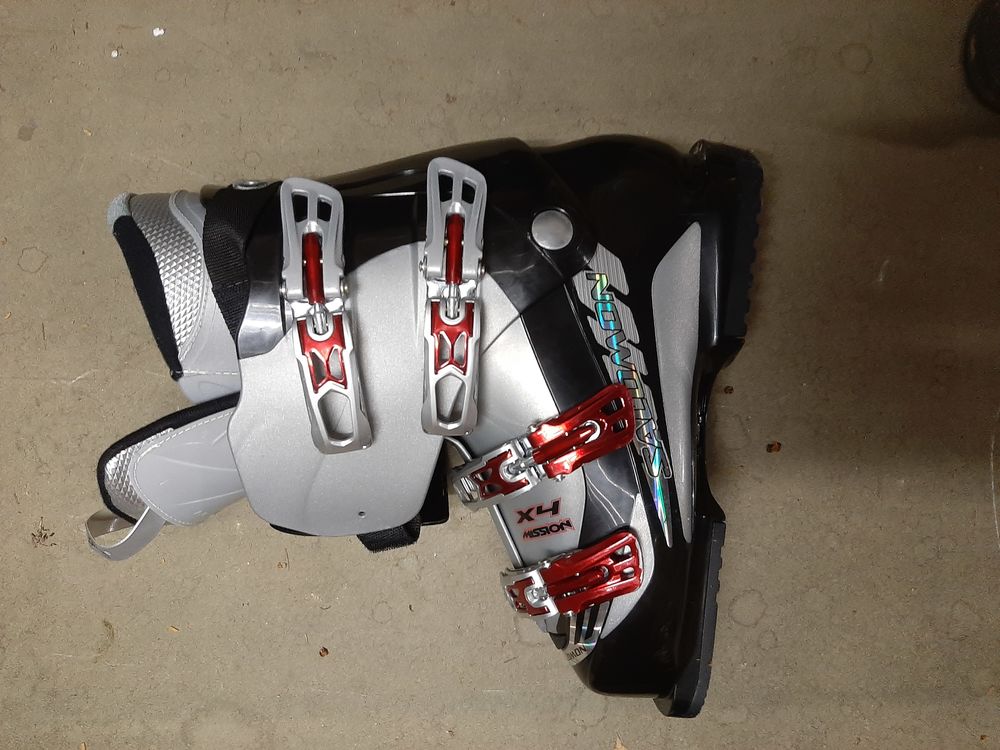 CHAUSSURES DE SKI. Sports