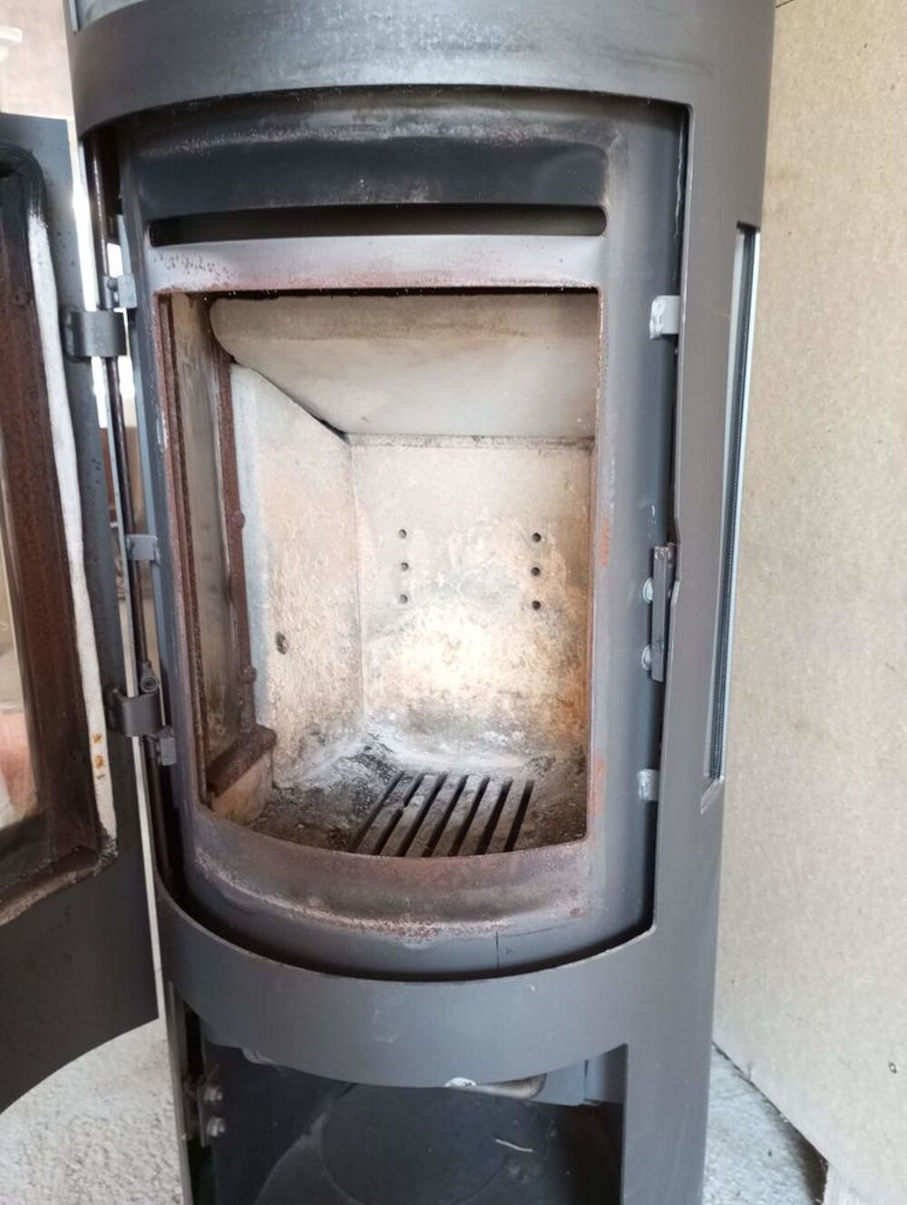 Po&ecirc;le &agrave; bois Bricolage