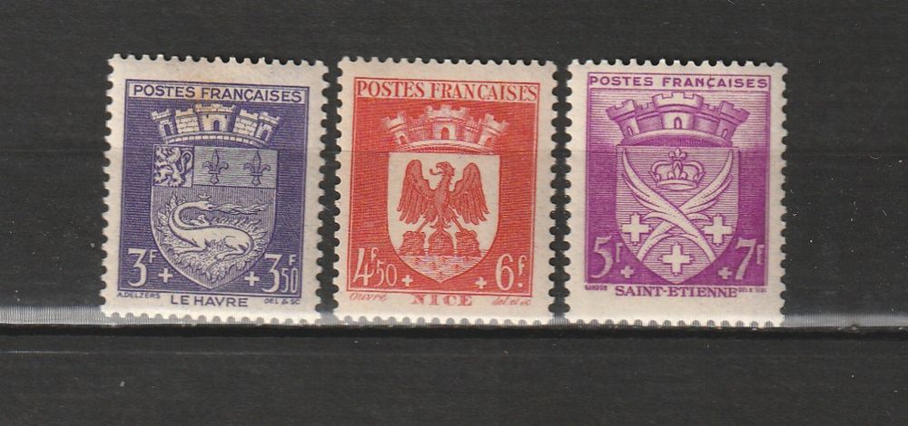 TIMBRES NEUFS**ANNEE 1942
