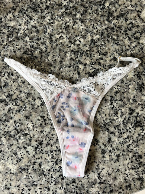 String Femme Blanc en Dentelle. Neuf. Taille XS 15 Céret (66)