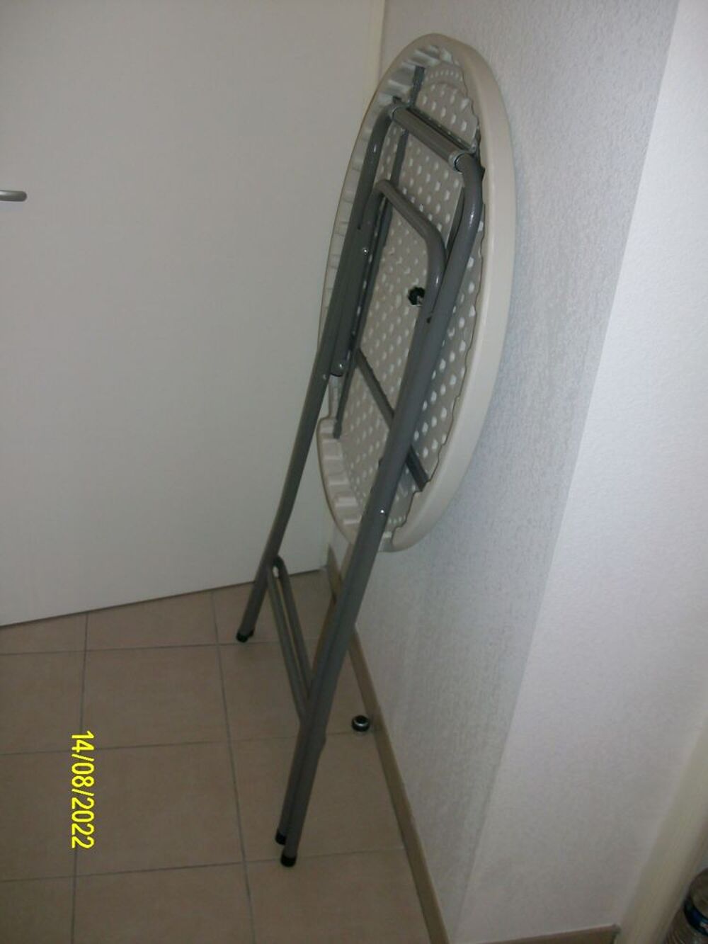 TABLE HAUTE RONDE PLIABLE Meubles