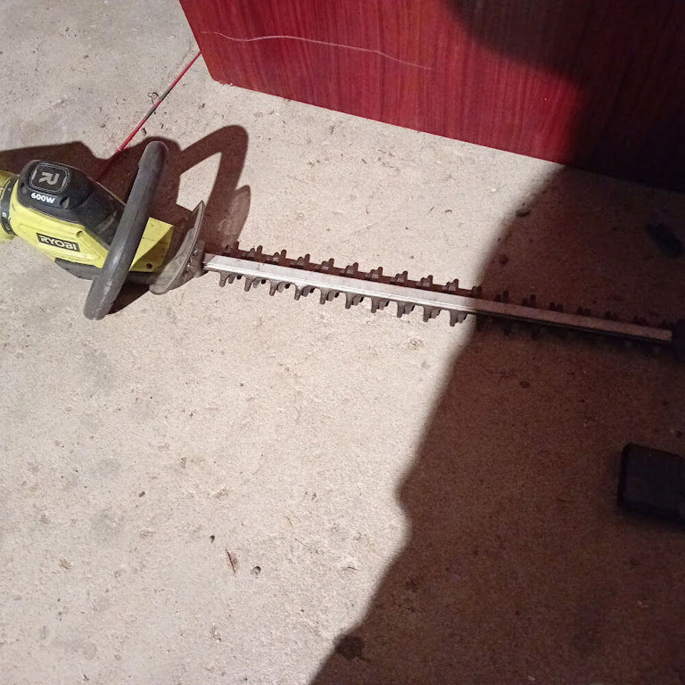 Taille haie &eacute;lectrique
Jardin