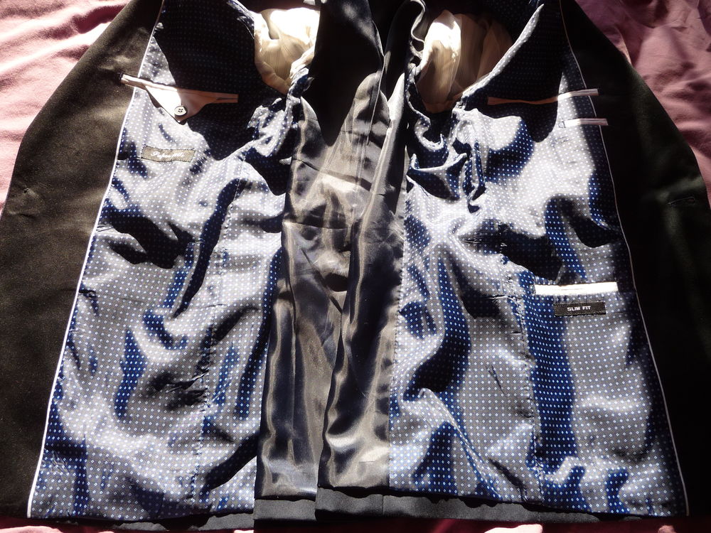 Smoking blue col chale en satin - taille V 52 ( L ) - P 44
Vêtements
