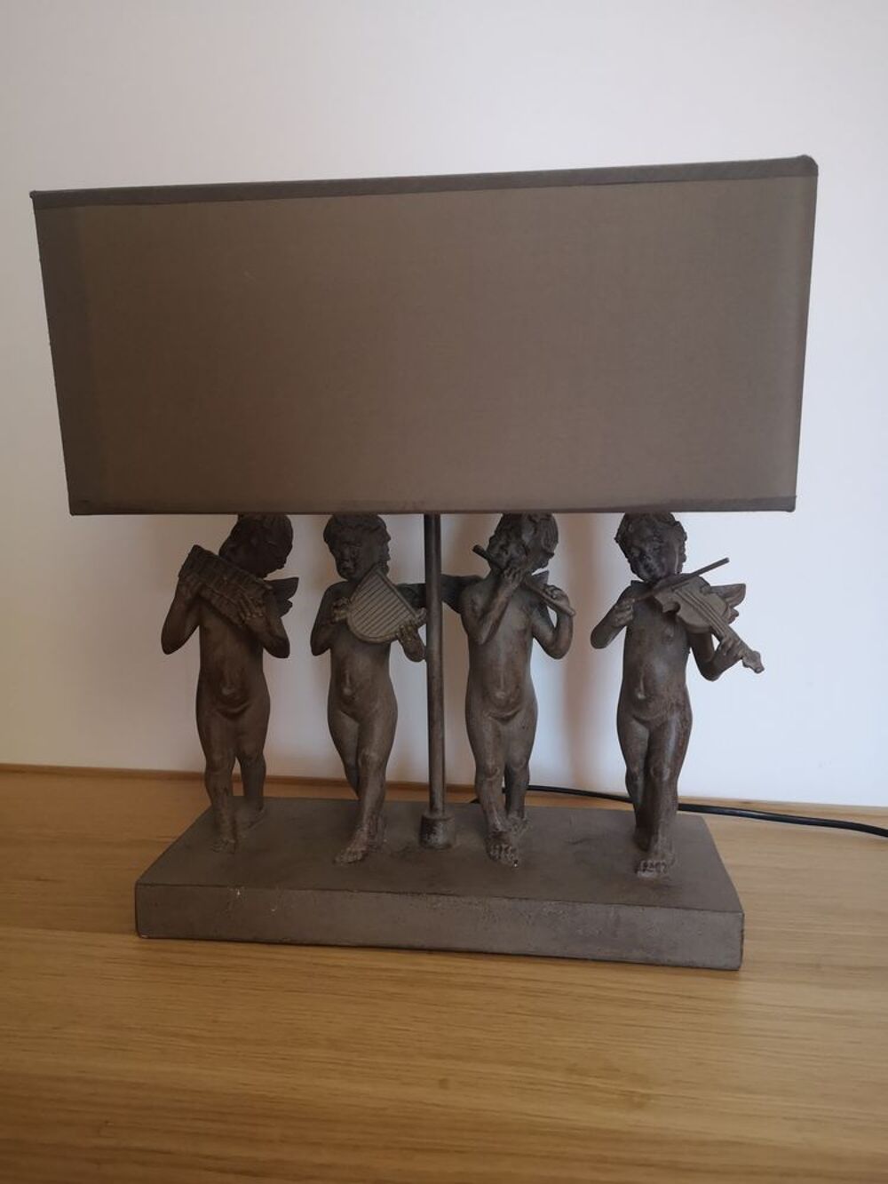 Lampe &agrave; poser avec 4 anges musicien
Décoration