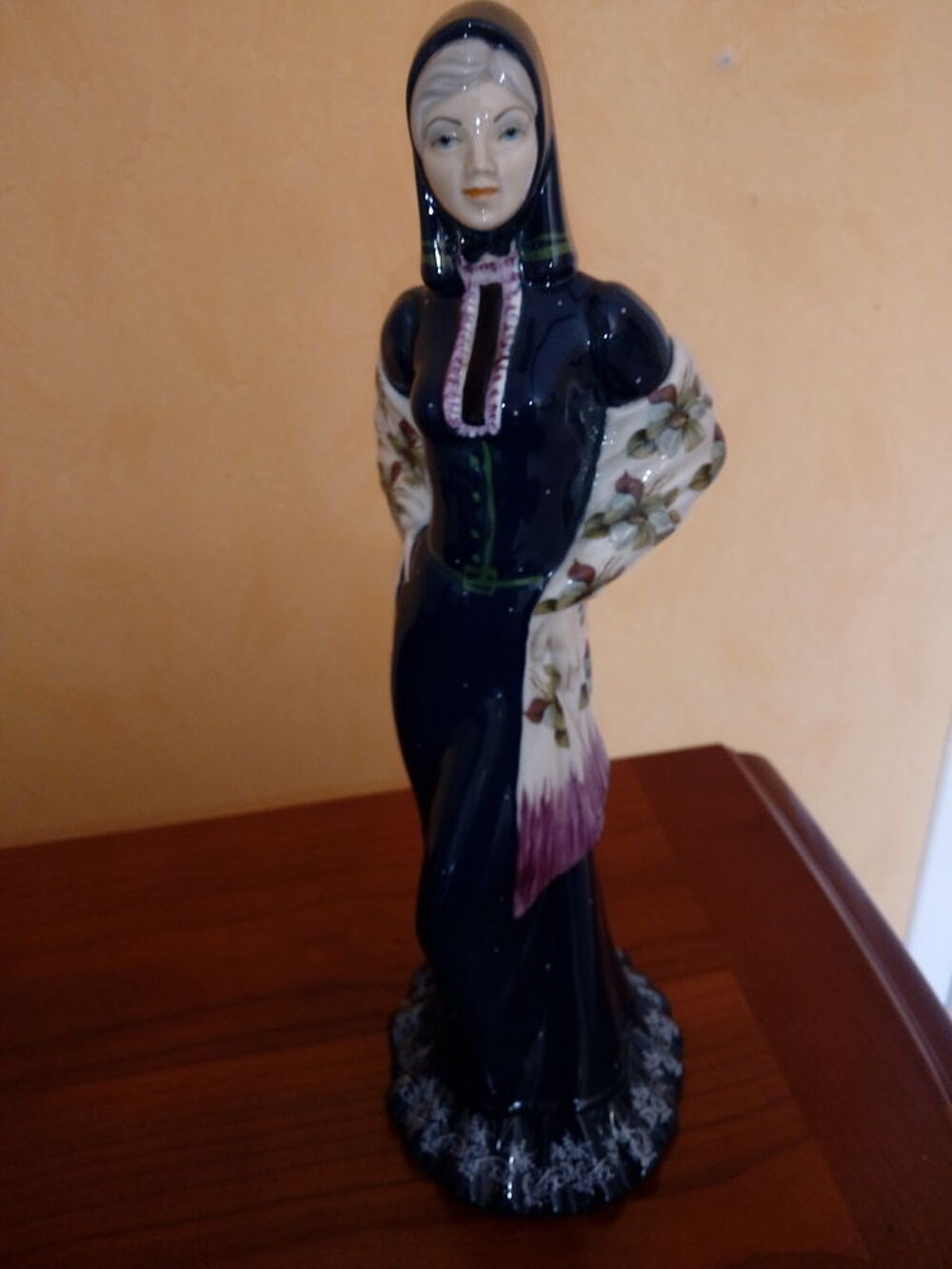 RARE
Figurine Valencia Gama Cuart De Poblet
Porcelaine lady 