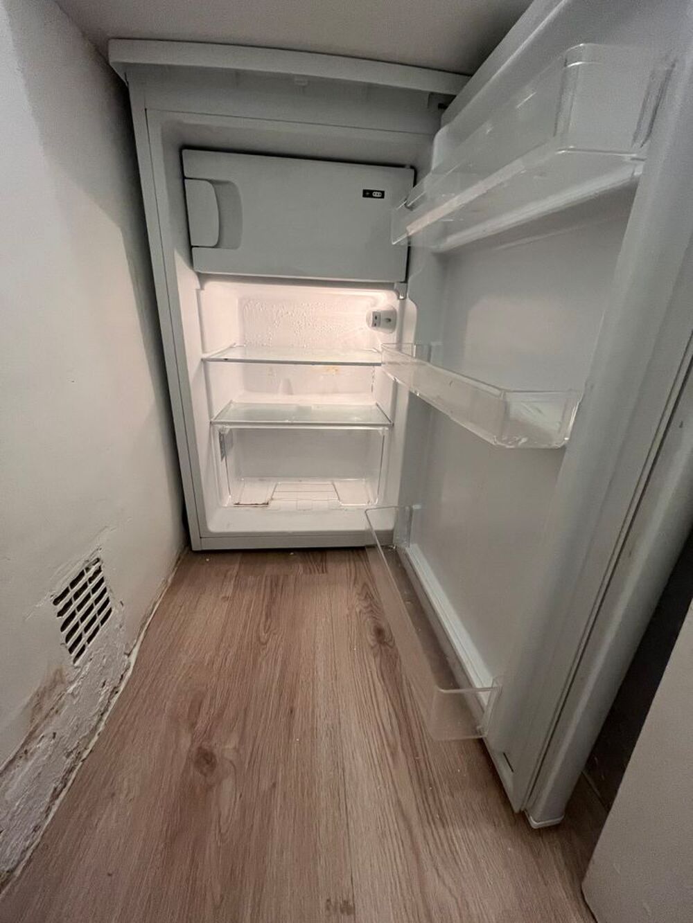 R&eacute;frig&eacute;rateur capacit&eacute; 90 litres avec freezer Electroménager