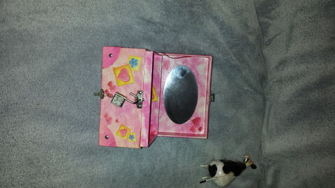 COFFRET ROSE DIDDL
LARGEUR 10 CM
LONGUEUR 15 CM 5 Triel-sur-Seine (78)