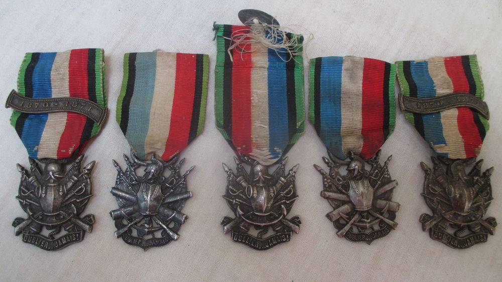 lot m&eacute;dailles militaire. 