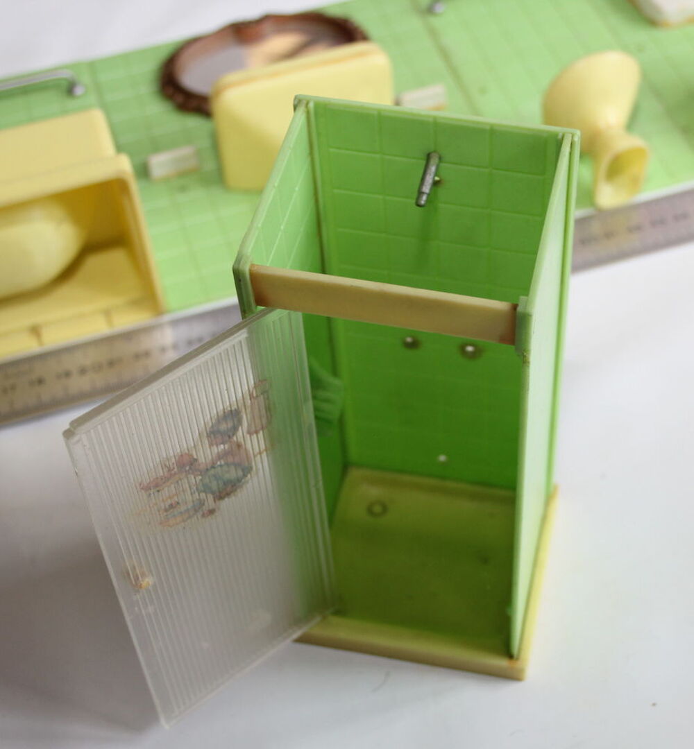 Meubles de poup&eacute;e 1960 salle de bain Jeux / jouets