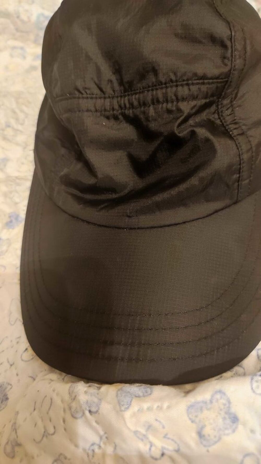 Casquette noire nylon doublure coton GAP. taille M/L. Vêtements