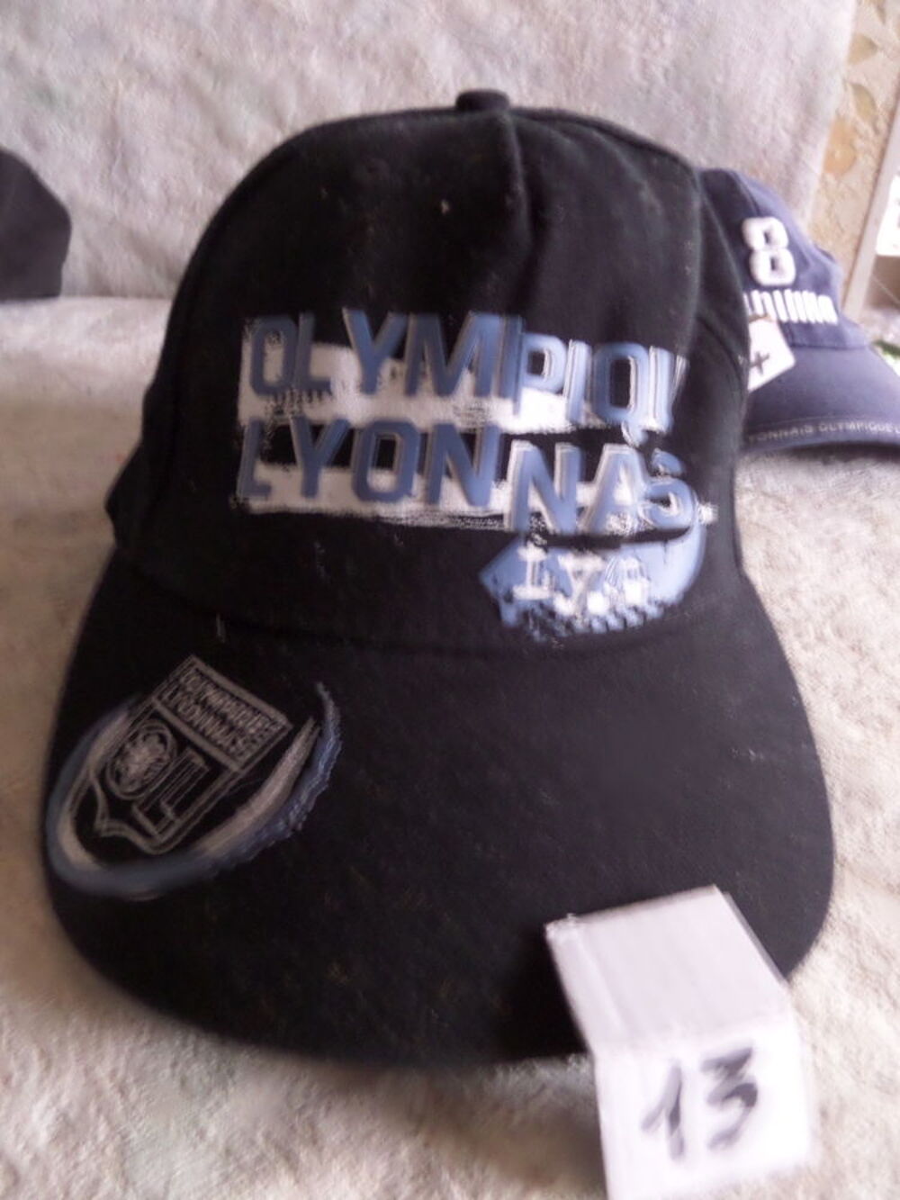 3 casquettes de L OLYMPIQUE LYONNAIS Sports