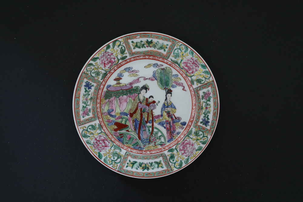 ASSIETTE CHINOISE POLYCHROME 2 DAMES ENFANT 