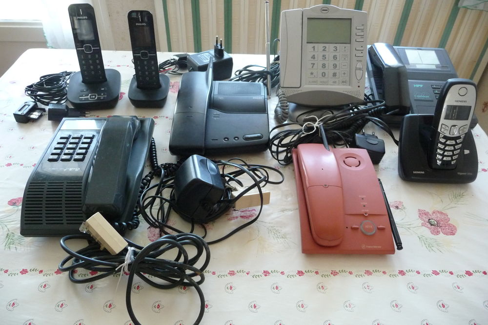 COLLECTION DE TELEPHONES MARQUES DIVERSES Téléphones et tablettes