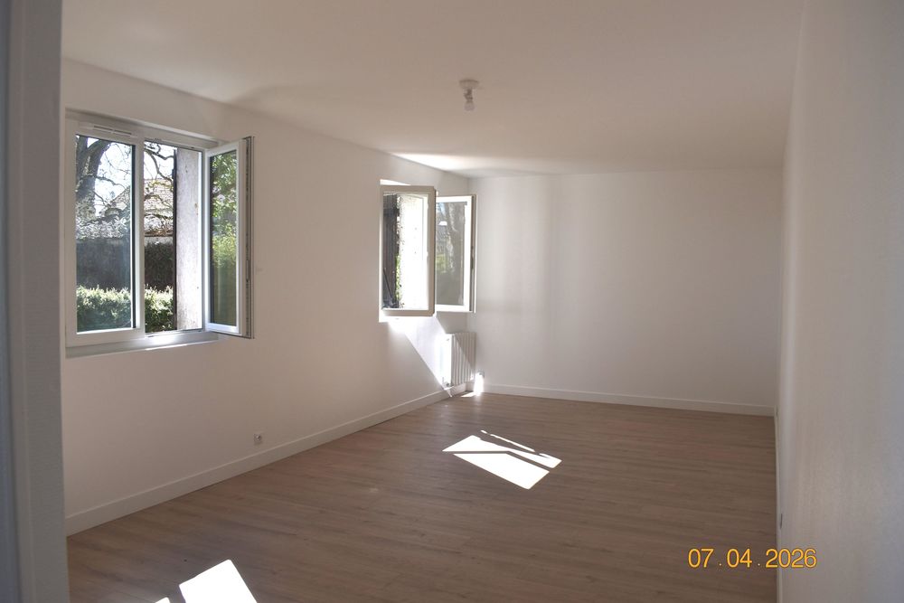 Location Appartement GRAND F2 SAINT FORGET LE MESNIL SEVIN 64 m2 avec jardinet Saint-forget