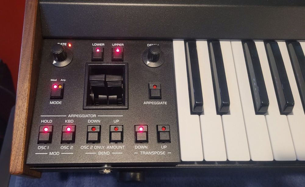 Oberheim OB-X8 8-Voice Polyphonic Analog Synthesizer Instruments de musique