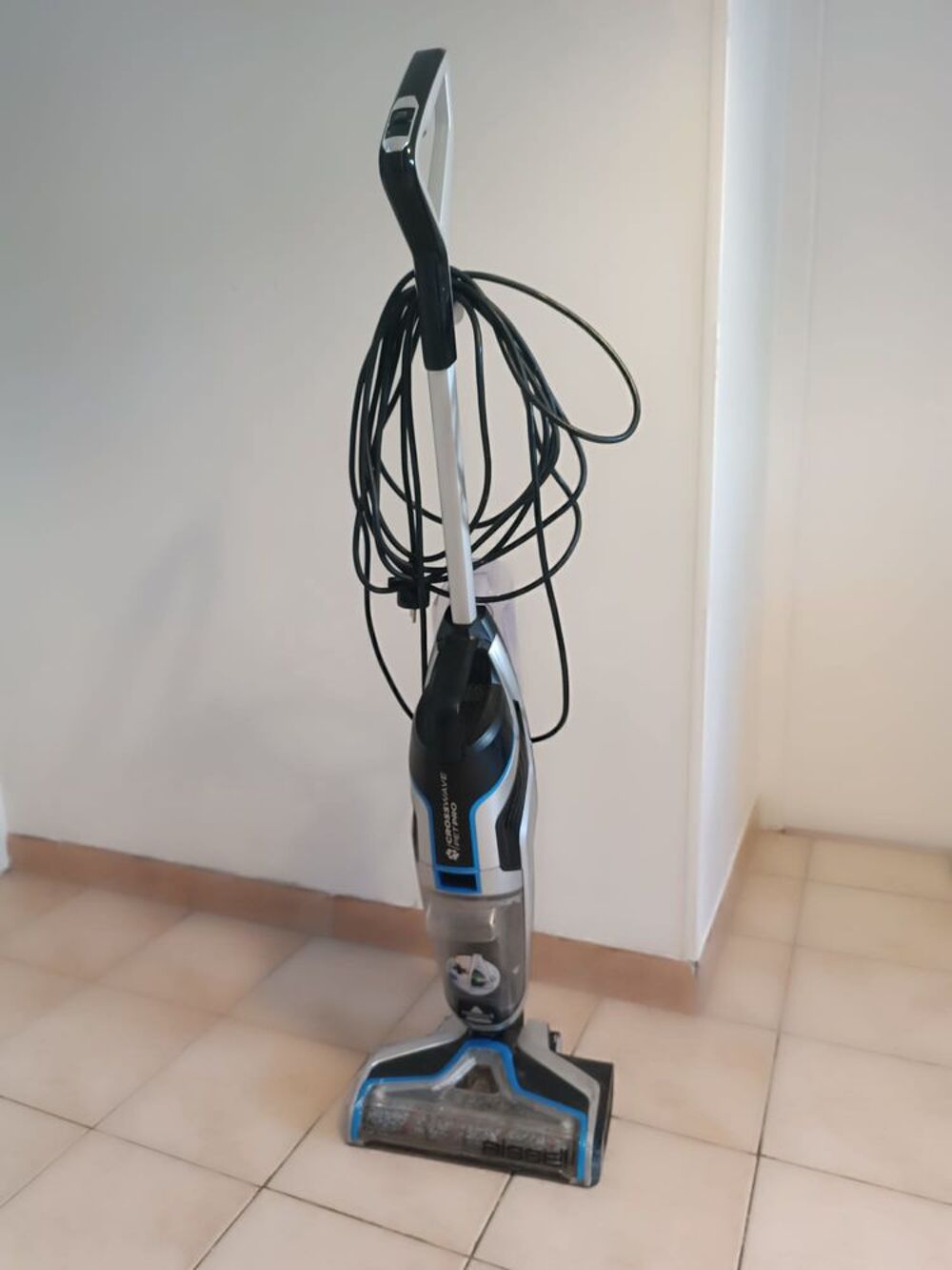 ASPIRATEUR BISSELL 2225N - TBE - ASPIRE ET NETTOIE Electrom�nager