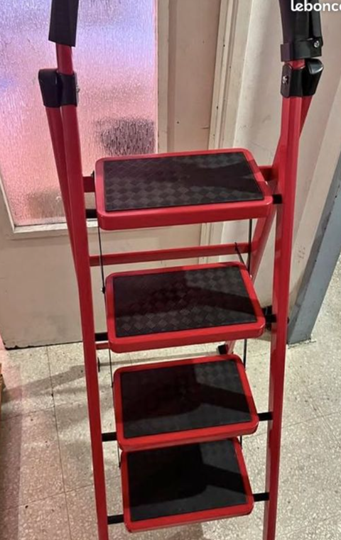 Échelle pliante robuste 5 etage ? Neuf
Nice (06)