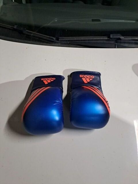Gants de boxe Adidas bleus ? Très bon état 15 Saint-Thibéry (34)