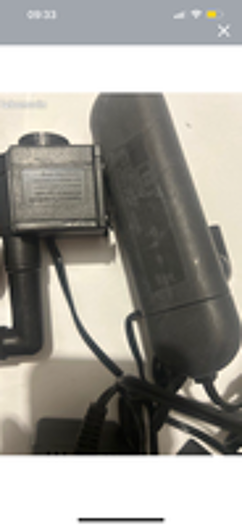   Propose 2 systèmes de filtration UV, 450 l 