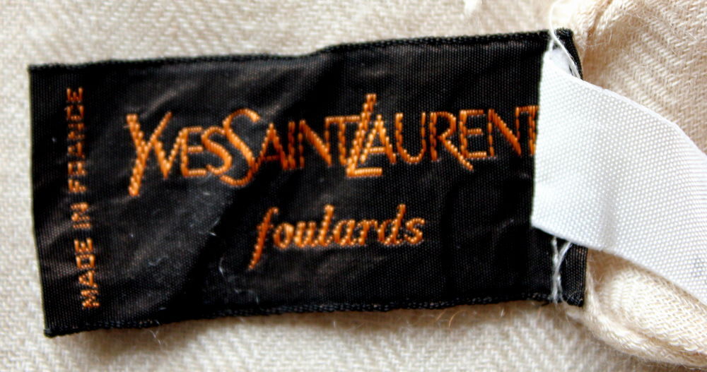 Echarpe cachemire et soie sable YVES SAINT LAURENT Vêtements