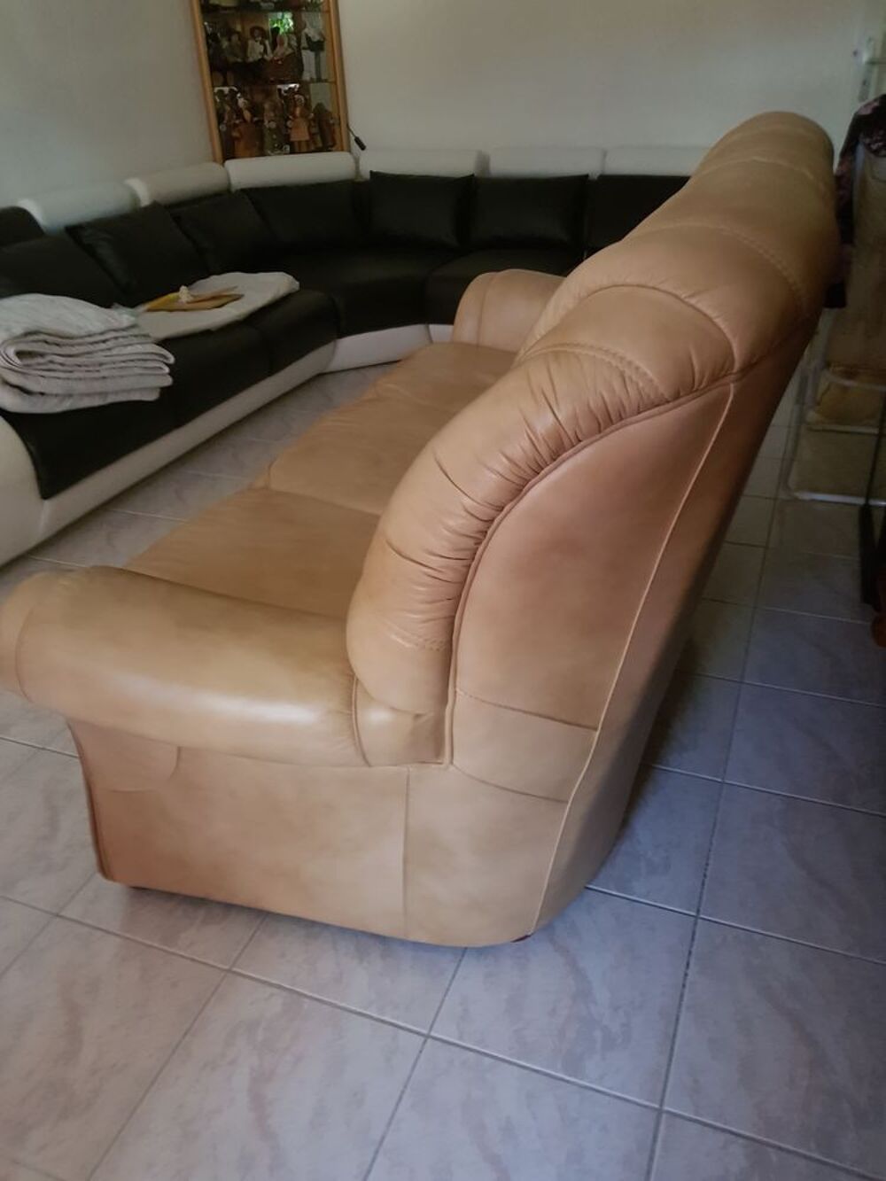 Vent canap&eacute; cuir beige tr&egrave;s bon &eacute;tat Meubles