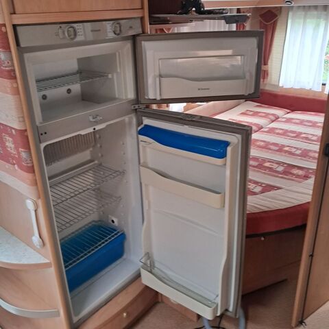 B&Uuml;RSTNER Camping car 2005 occasion Chaz&eacute;-Henry 49420