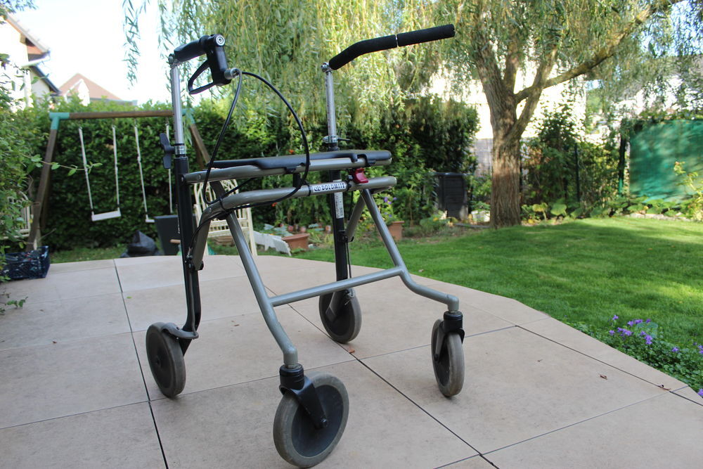 D&eacute;ambulateur 4 roues si&egrave;ge pliable Sports