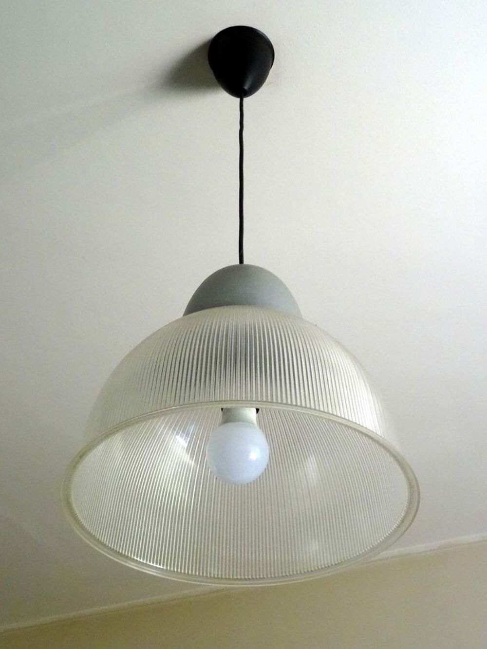 Lustre suspension avec r&eacute;flecteur parfait &eacute;tat Décoration