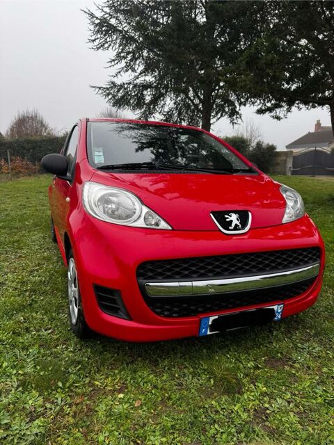 Peugeot 107 1.0e 12V 68ch BLUE LION Black & Silv
