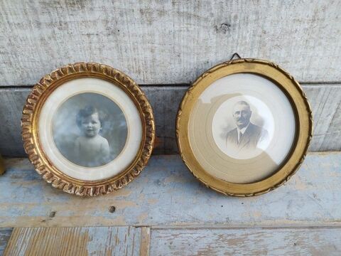 Deux Anciens Petits Cadres Photos Ronds en Stuc Doré 
32 Loches (37)