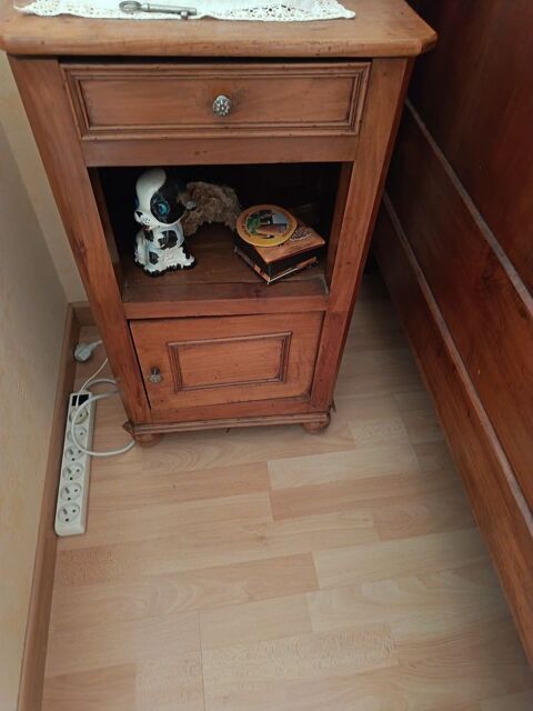 Lit ancien et table de nuit 80 Rennes (35)