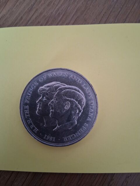 Monnaie commemorative  mariage du Prince Charles et de Diana 60 Saint-Benoît (86)