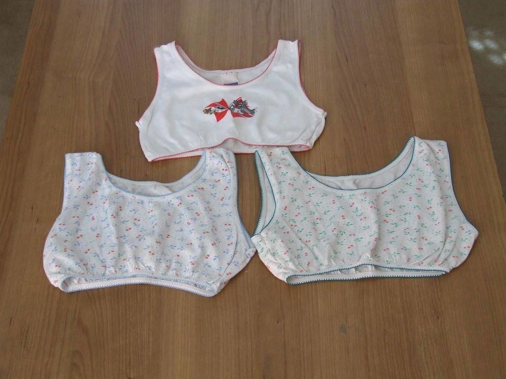Lot de 3 brassi&egrave;res, blanches, 6&nbsp;ans, TBE Vêtements enfants