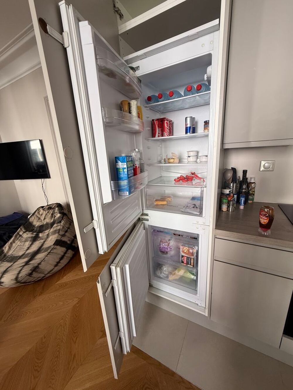 R&eacute;frig&eacute;rateur-cong&eacute;lateur int&eacute;grable Indesit ? 273 Electroménager