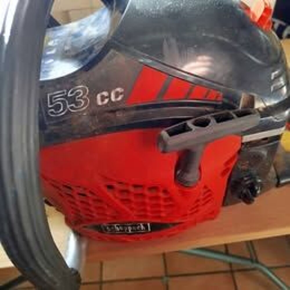 une tron&ccedil;onneuse thermique Bricolage