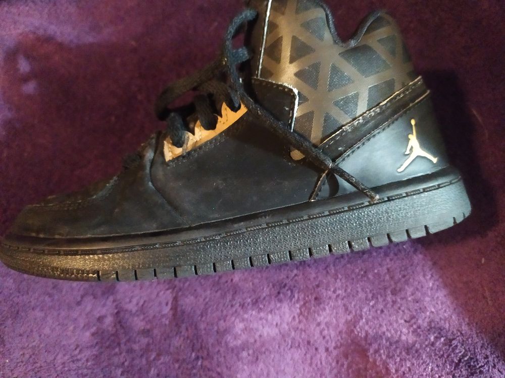 BASKETS JORDAN NOIRES ACHETEE 120 EUROS VENDUES 20 Chaussures enfants