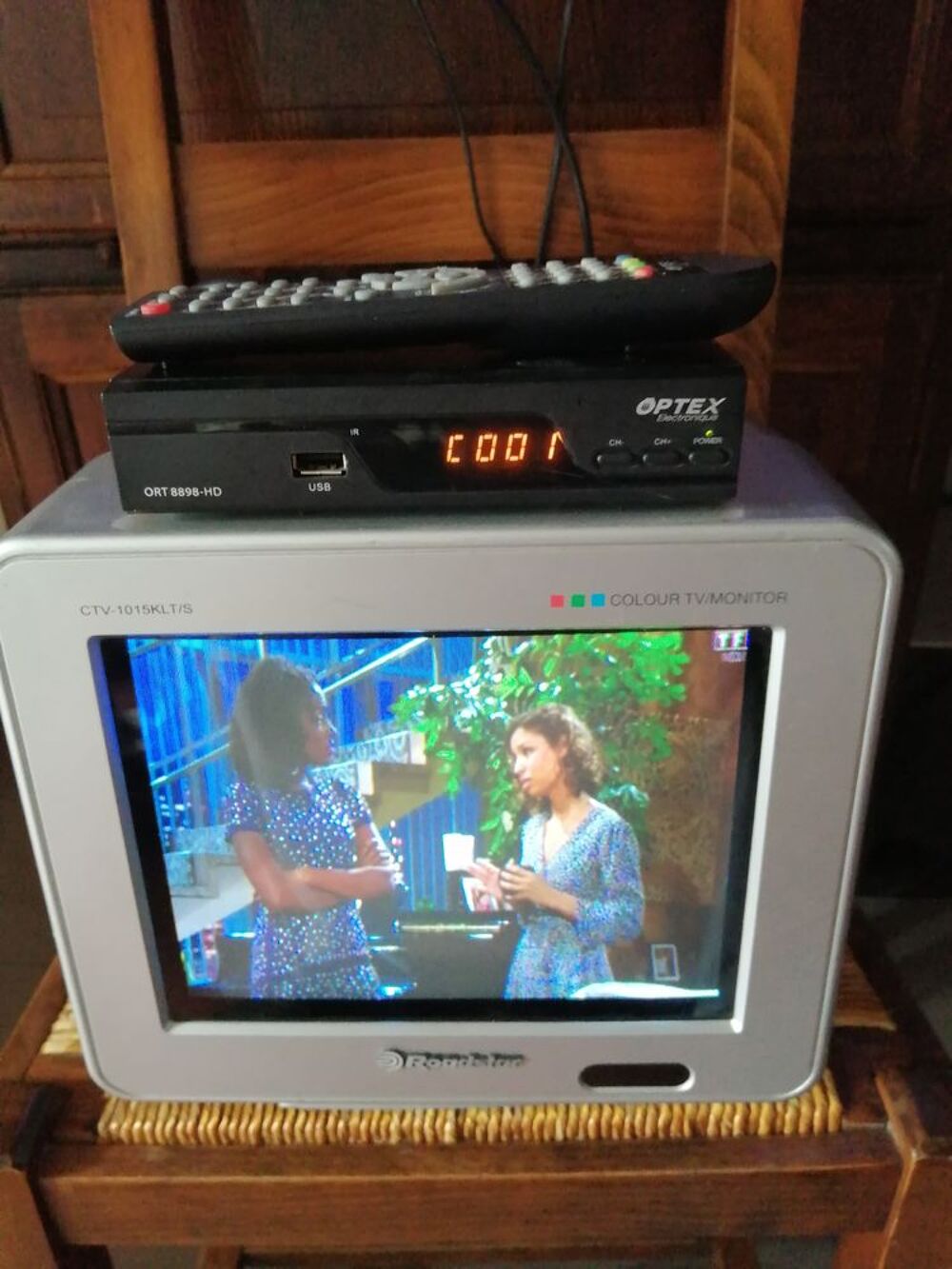 television avec d&eacute;codeur 12V / 220V pour camping ou autre Photos/Video/TV